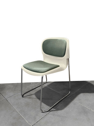 VERKOCHT  Set vintage Gerd Lange Space Age eetkamerstoelen opnieuw gestoffeerd