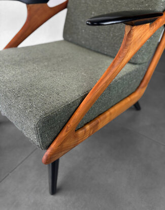 GERESERVEERD . Vintage mid century Atomic fauteuil ontworpen door B. Sprij opnieuw gestoffeerd