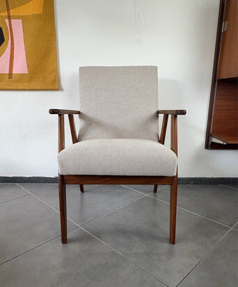 NIEUW . Vintage jaren 60 fauteuil opnieuw gestoffeerd