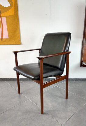 NIEUW . Vintage jaren 60 Fristho Impala stoel met zwart skai