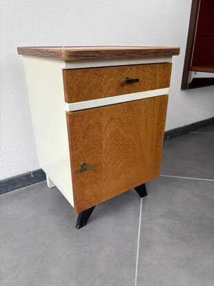 NIEUW . Vintage nachtkastje