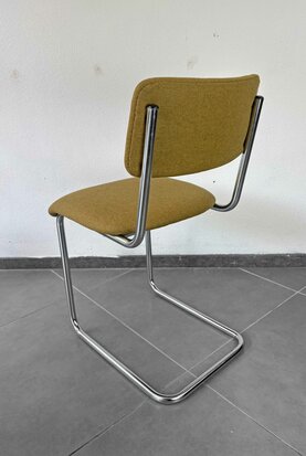 NIEUW . Set van vier de Wit buisframe stoelen opnieuw gestoffeerd