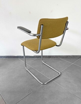 NIEUW . Set van vier de Wit buisframe stoelen opnieuw gestoffeerd