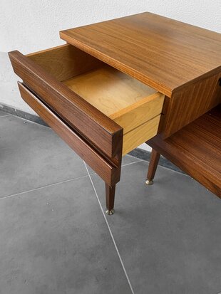 NIEUW . Vintage mid century sidetable kastje