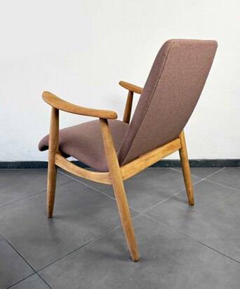 NIEUW . Vintage jaren 60 Louis van Teeffelen fauteuil opnieuw gestoffeerd