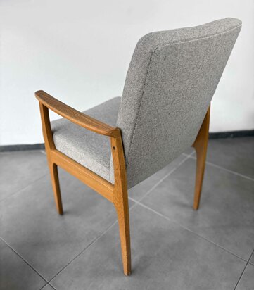 NIEUW . Vintage Wilkhahn armleuning stoel opnieuw gestoffeerd