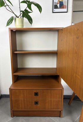 NIEUW . Vintage jaren 60 kast