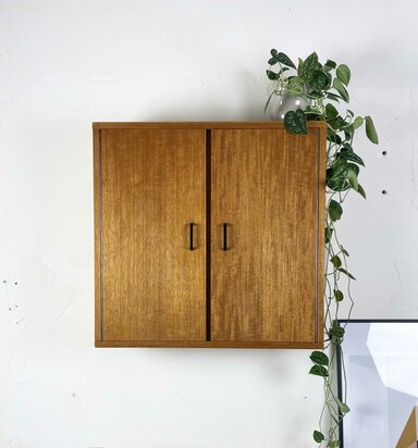 NIEUW . Vintage Simpla Lux hangkastje