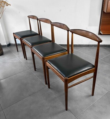 VERKOCHT . Set vintage Belform eetkamerstoelen