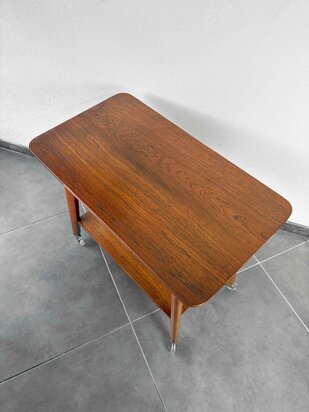 VERKOCHT . Vintage bijzettafel 