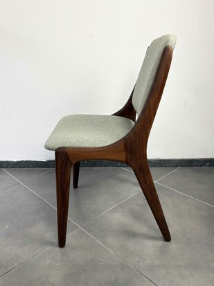 NIEUW . Set van twee vintage Mahjongg stoelen opnieuw gestoffeerd