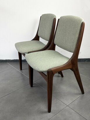 NIEUW . Set van twee vintage Mahjongg stoelen opnieuw gestoffeerd