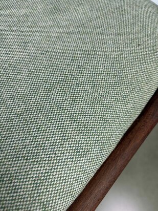 NIEUW . Set van twee vintage Mahjongg stoelen opnieuw gestoffeerd