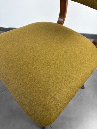 NIEUW . Vintage eetkamerstoel opnieuw gestoffeerd