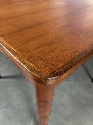 NIEUW . Vintage vierkante eettafel uit de jaren 60.