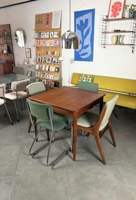 NIEUW . Vintage vierkante eettafel uit de jaren 60.