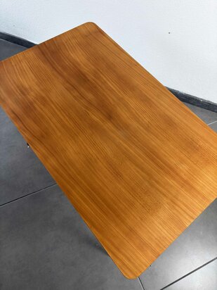 NIEUW . Vintage bijzettafel met schuine pootjes