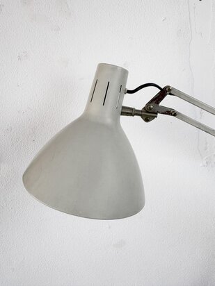 NIEUW . Vintage industri&euml;le Hala bureaulamp 