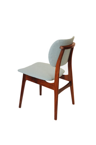 VERKOCHT Vintage jaren 60 stoel opnieuw gestoffeerd