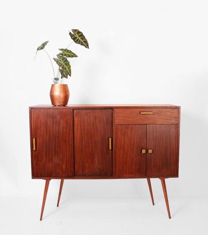 VERKOCHT Vintage highboard op hoge poten