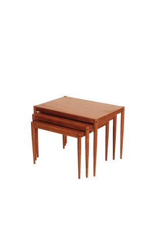 VERKOCHT Vintage nesting tables