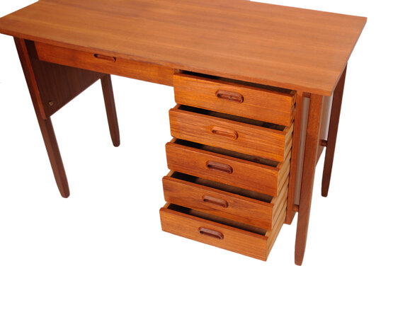 VERKOCHT Vintage teakhouten kinderbureau