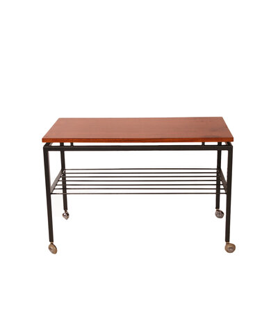 VERKOCHT Vintage bijzettafel met zwenkwielen