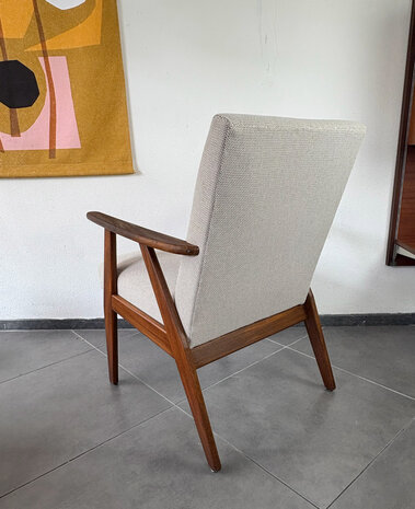 NIEUW . Vintage jaren 60 fauteuil opnieuw gestoffeerd