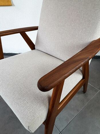 NIEUW . Vintage jaren 60 fauteuil opnieuw gestoffeerd