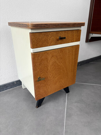 NIEUW . Vintage nachtkastje