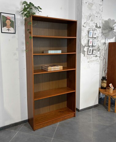 VERKOCHT . Vintage Deens design boekenkast