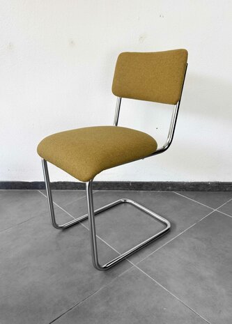 NIEUW . Set van vier de Wit buisframe stoelen opnieuw gestoffeerd