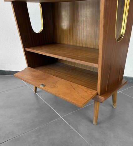 NIEUW . Vintage  jaren 60 kastje van teakhout