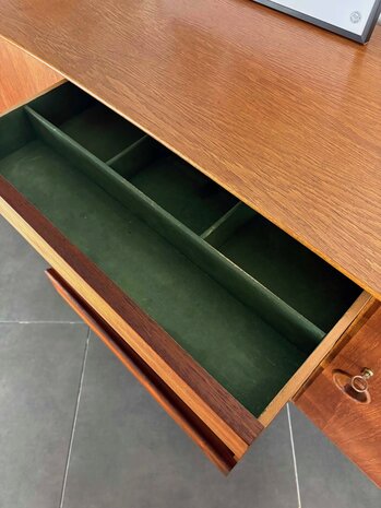 NIEUW . Vintage mid century jaren 50 dressoir