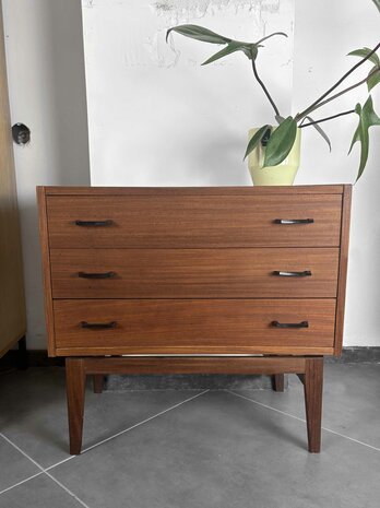 NIEUW . Vintage ladekast van teakhout