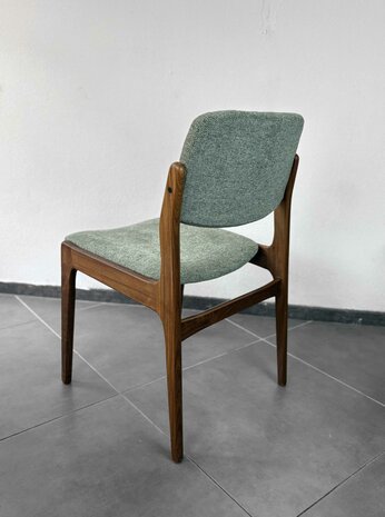 NIEUW . Set vintage eetkamerstoelen opnieuw gestoffeerd