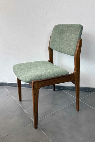 NIEUW . Set vintage eetkamerstoelen opnieuw gestoffeerd