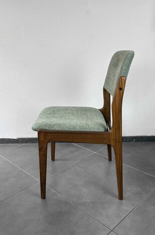 NIEUW . Set vintage eetkamerstoelen opnieuw gestoffeerd