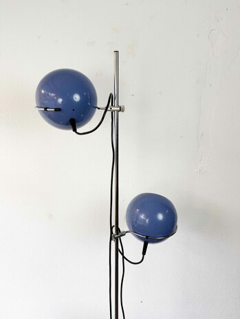 VERKOCHT . Vintage staande lamp met twee bollen