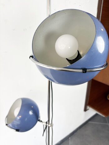 VERKOCHT . Vintage staande lamp met twee bollen
