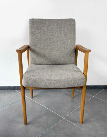 NIEUW . Vintage Wilkhahn armleuning stoel opnieuw gestoffeerd
