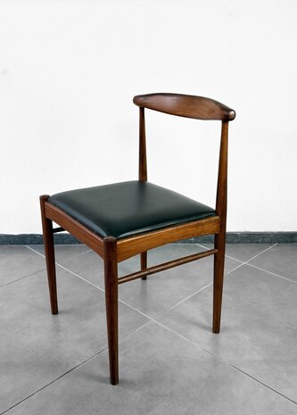 VERKOCHT . Set vintage Belform eetkamerstoelen