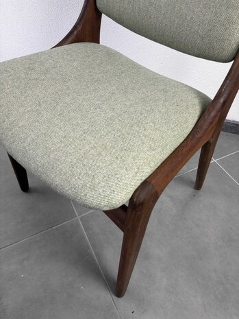 NIEUW . Set van twee vintage Mahjongg stoelen opnieuw gestoffeerd