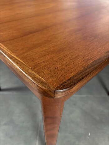 NIEUW . Vintage vierkante eettafel uit de jaren 60.