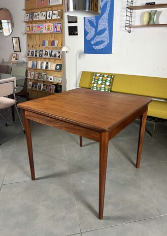 NIEUW . Vintage vierkante eettafel uit de jaren 60.