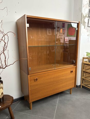 NIEUW . Vintage jaren 60 vitrinekast