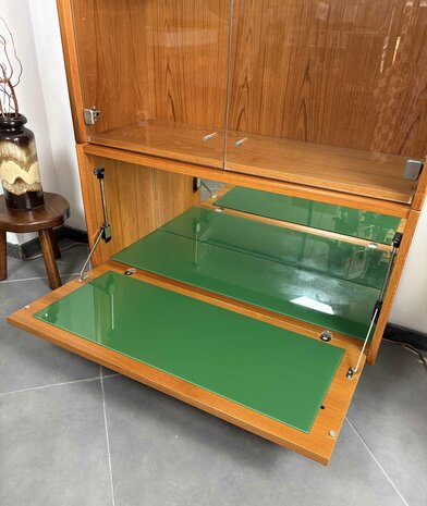 NIEUW . Vintage jaren 60 vitrinekast