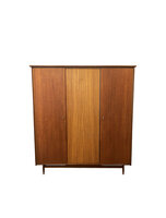 VERKOCHT Vintage drie deurs linnenkast