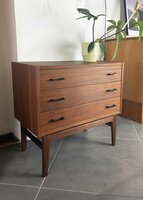 NIEUW . Vintage ladekast van teakhout