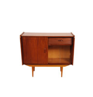 Vintage theekastje met vitrine deel